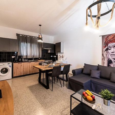Serenityone - Centrally Located One Bedroom Apt Айя Напа Екстериор снимка