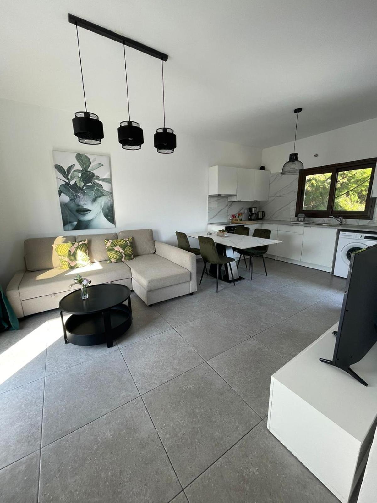 Serenityone - Centrally Located One Bedroom Apt Айя Напа Екстериор снимка