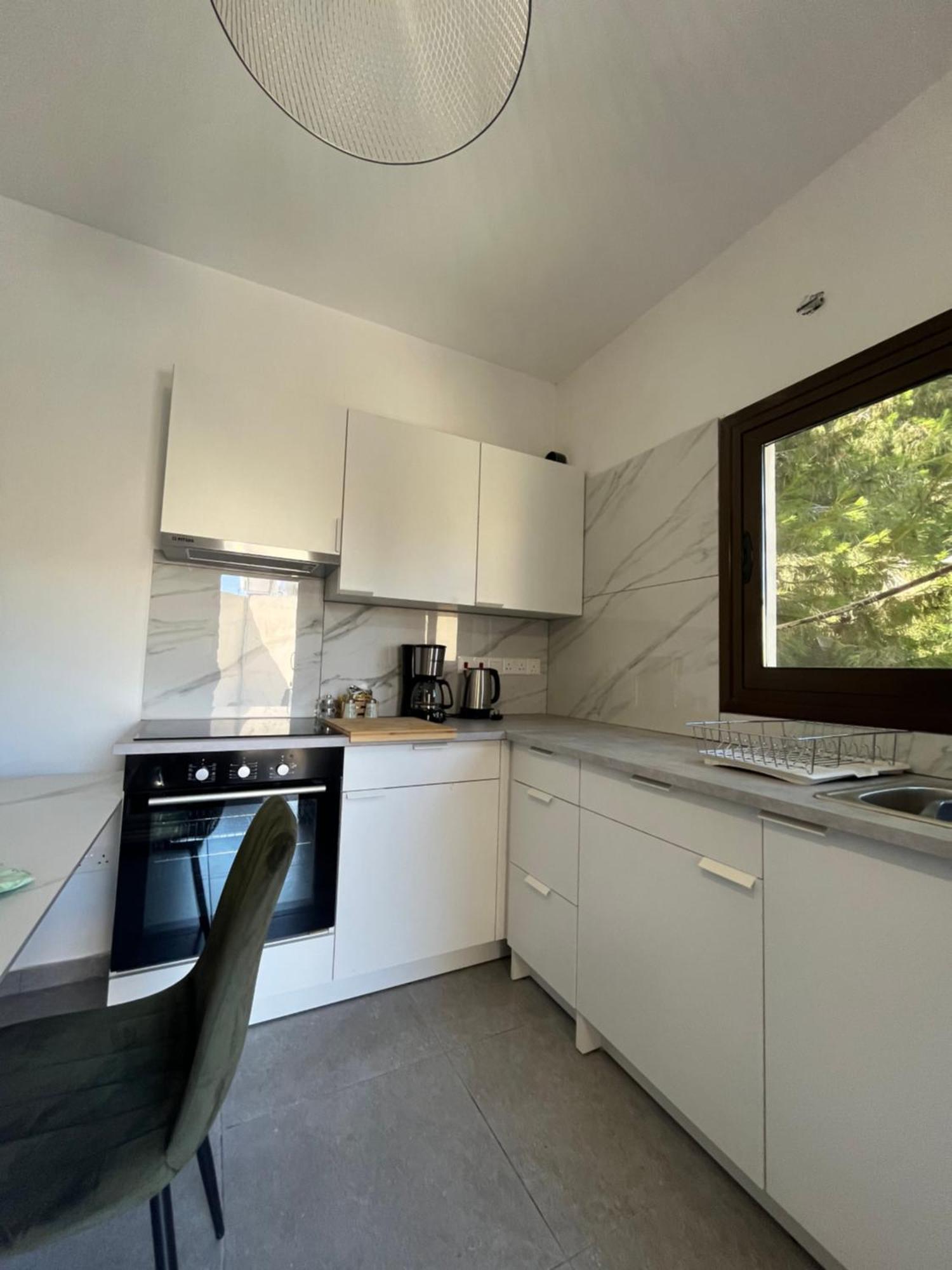 Serenityone - Centrally Located One Bedroom Apt Айя Напа Екстериор снимка