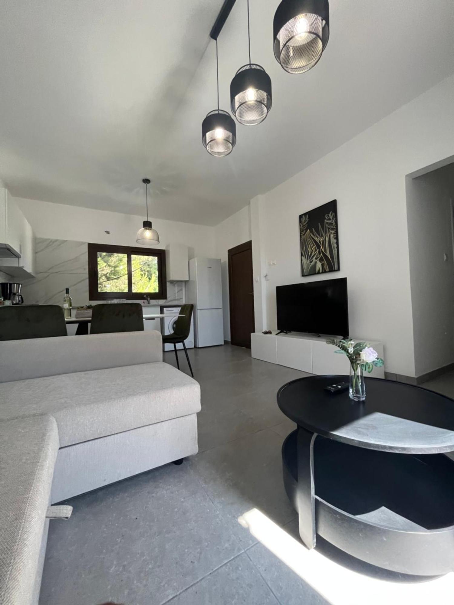 Serenityone - Centrally Located One Bedroom Apt Айя Напа Екстериор снимка