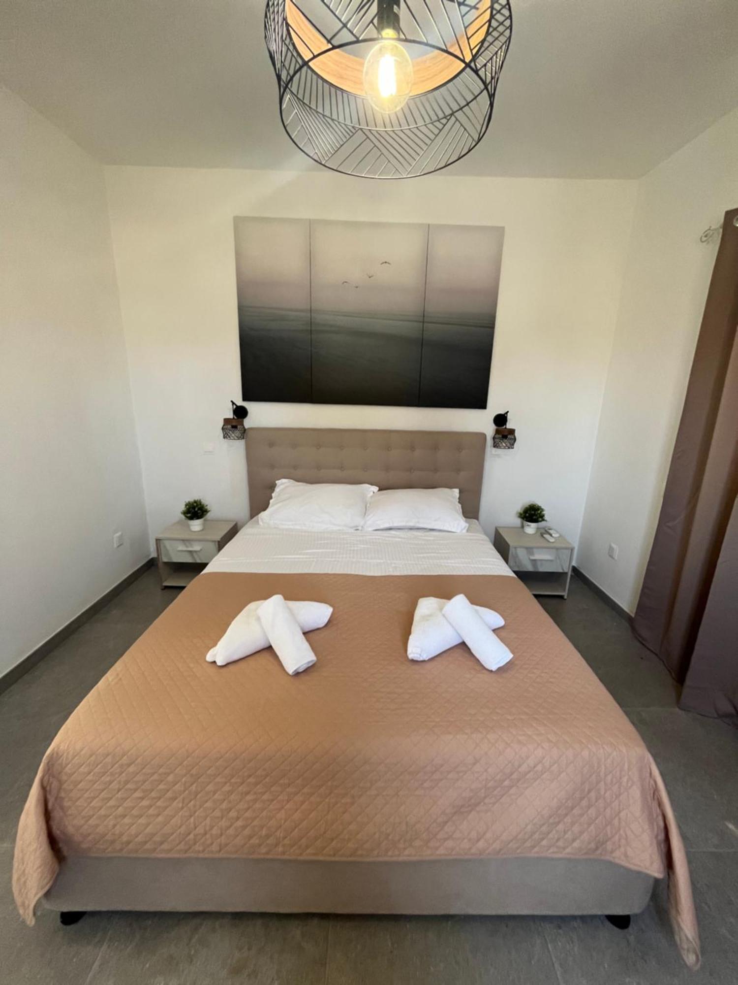 Serenityone - Centrally Located One Bedroom Apt Айя Напа Екстериор снимка
