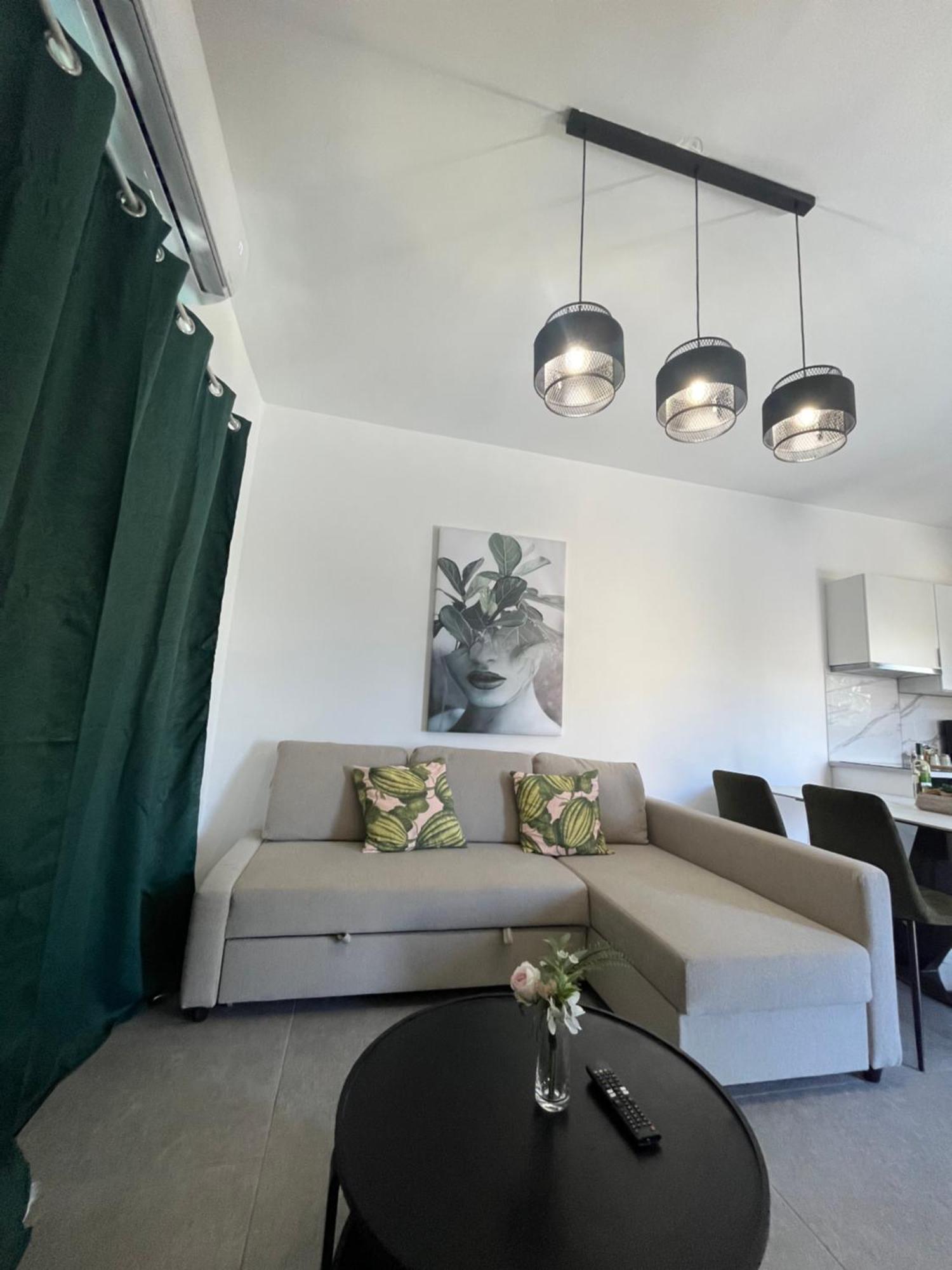 Serenityone - Centrally Located One Bedroom Apt Айя Напа Екстериор снимка