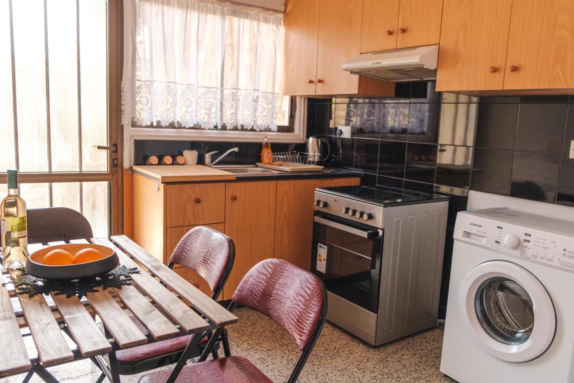 Serenityone - Centrally Located One Bedroom Apt Айя Напа Екстериор снимка