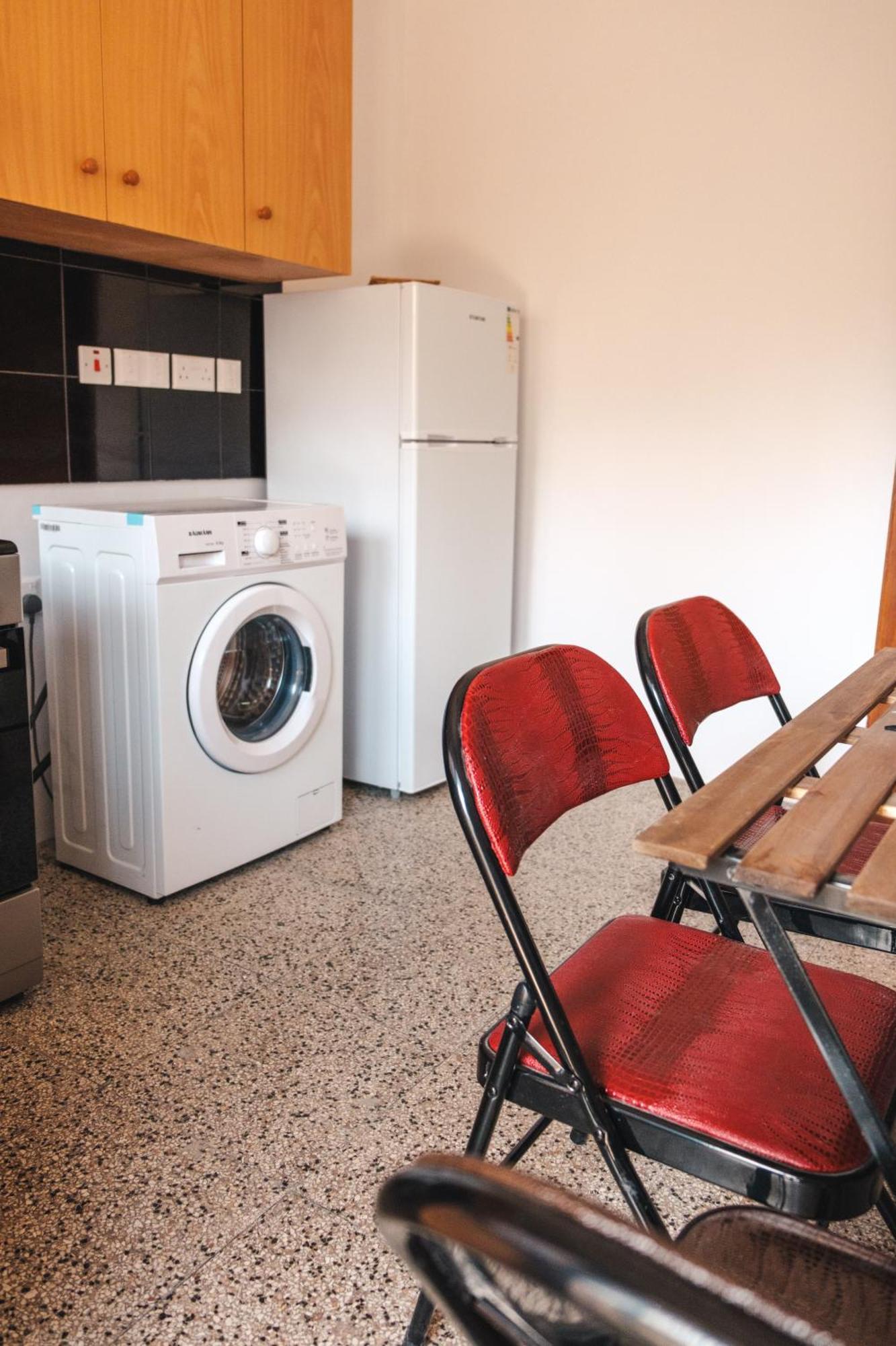 Serenityone - Centrally Located One Bedroom Apt Айя Напа Екстериор снимка