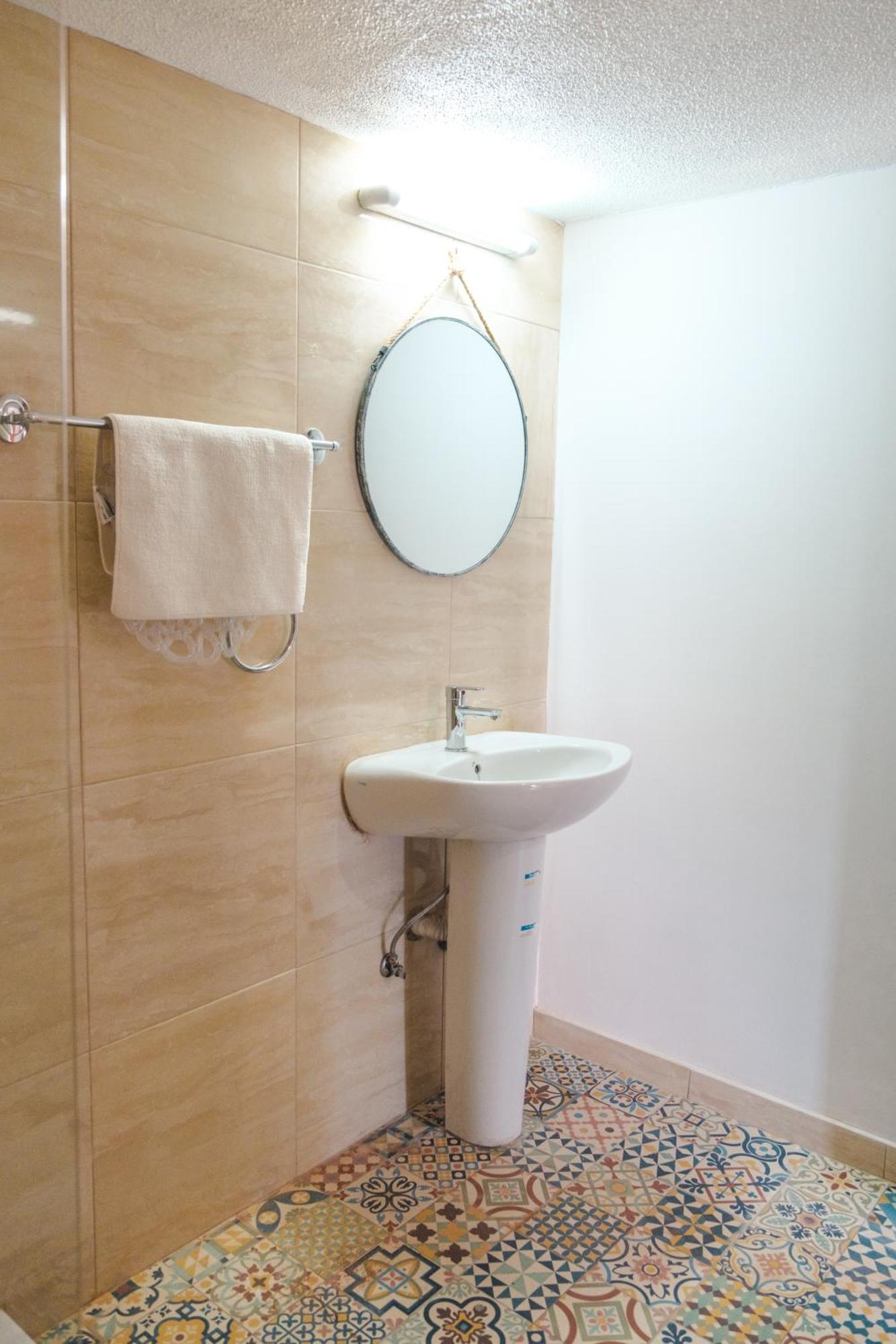 Serenityone - Centrally Located One Bedroom Apt Айя Напа Екстериор снимка