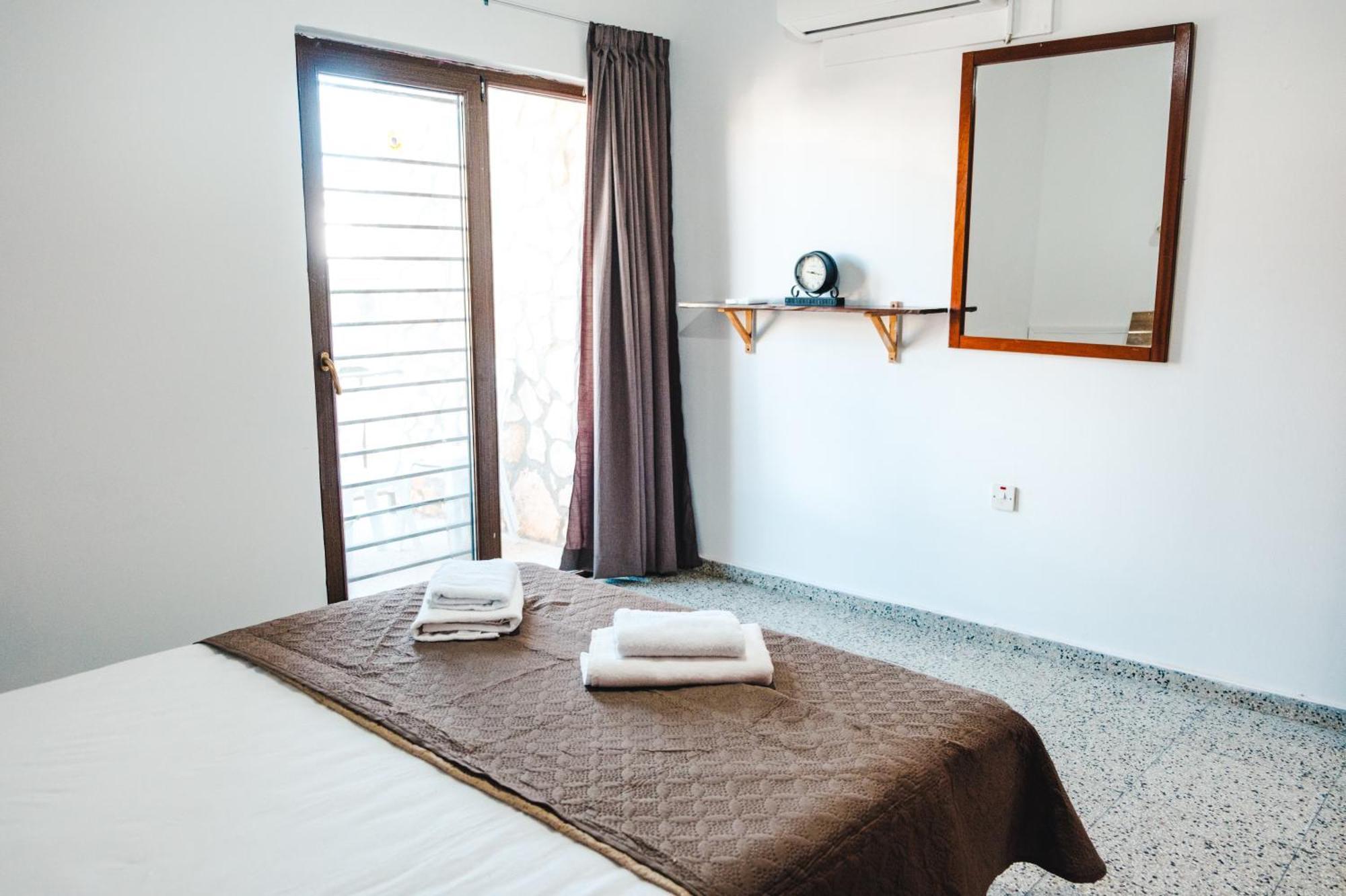 Serenityone - Centrally Located One Bedroom Apt Айя Напа Екстериор снимка