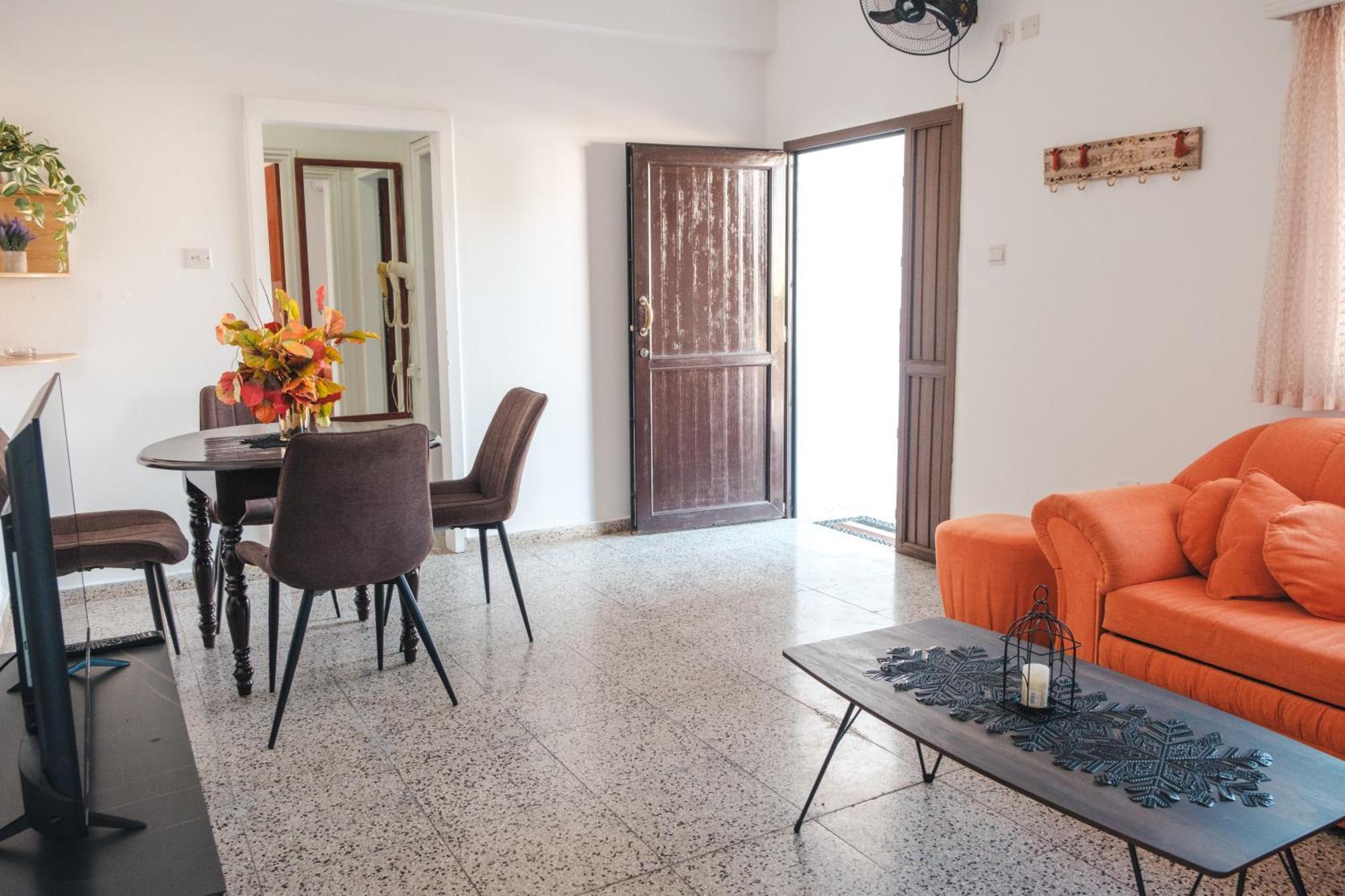 Serenityone - Centrally Located One Bedroom Apt Айя Напа Екстериор снимка